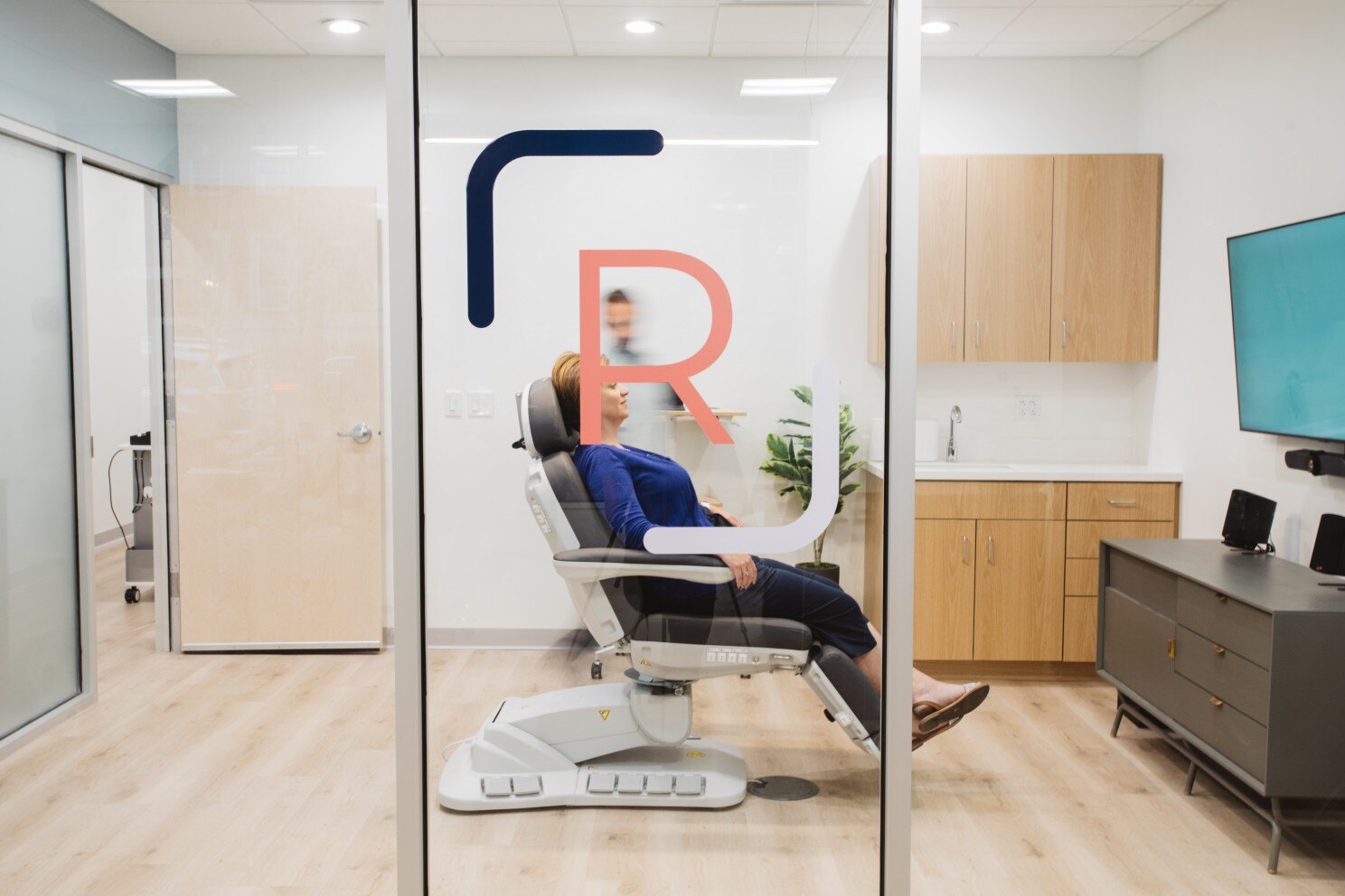 How Rezilient’s Revolutionary Hybrid Care Model Outperforms Traditional Healthcare